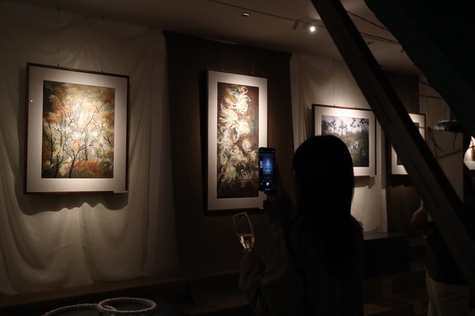 Khi sợi hóa thân thành tranh vẽ Những tác phẩm fiber art tiên phong của Thảo Nguyên Phương được công chúng đón nhận nồng nhiệt