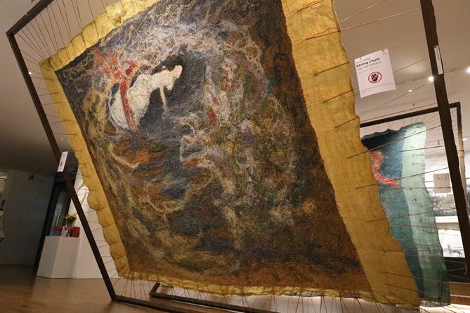 Khi sợi hóa thân thành tranh vẽ Có những tác phẩm kỳ công của Thảo Nguyên Phương, được cô thực hiện trong hơn 3 năm