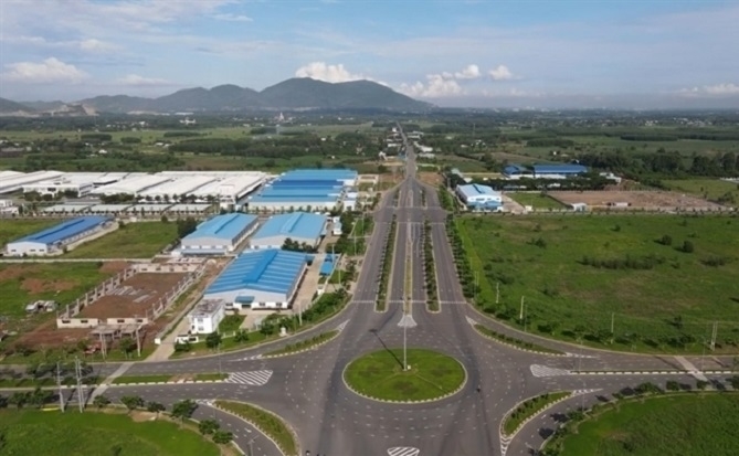 Diễn đàn Bất động sản công nghiệp Việt Nam 2025  “vững vị thế, đón chuyển động” Đề xuất các yếu tố then chốt để Việt Nam giữ vững và nâng tầm vị thế đầu tư, và là điểm đến chiến lược trong chuỗi cung ứng toàn cầu, giữa các biến số như các rào cản phi thuế quan. Ảnh: TL.