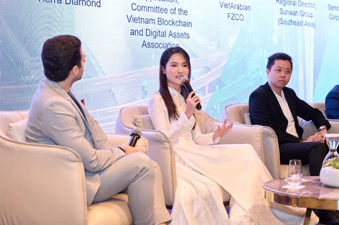 Tierra Diamond khẳng định vị thế thương hiệu Việt tại tọa đàm Made For Trade do DMCC tổ chức Chị Mai Trang đại diện Tierra Diamond chia sẻ nhiều góc nhìn sâu sắc về tiềm năng hội nhập của tổng lực kim hoàn Việt Nam nói chung và Tierra nói riêng. Hình ảnh: Tierra.