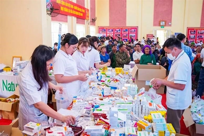 Hành trình những viên thuốc DHG Pharma gieo nắng ấm tại Lào Cai Những viên thuốc mang thương hiệu DHG Pharma - mang theo tinh thần phụng sự và cam kết vì sức khỏe cộng đồng