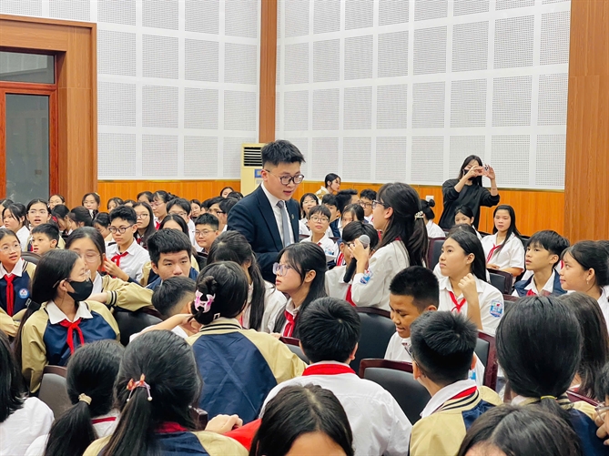 Chương trình thu hút rất nhiều các em học sinh tham gia