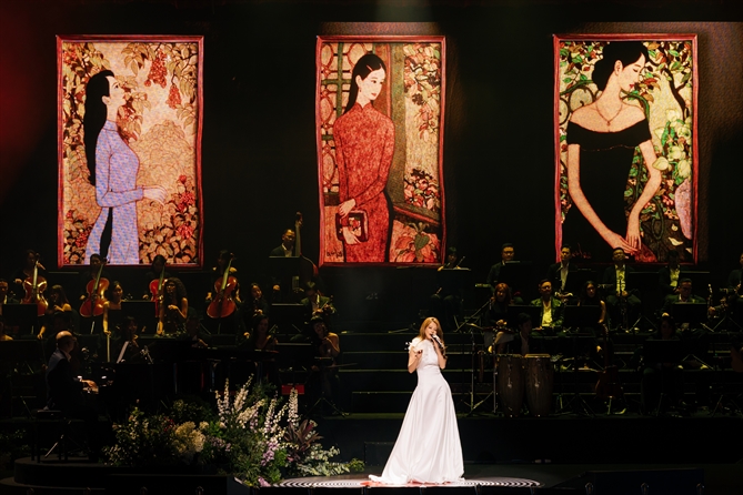 Mỗi sự kiện “Chuyện của Thanh Xuân” đều mang đến những trải nghiệm trọn vẹn: nghe - nhìn - cảm xúc, với sự đồng hành của những đối tác hàng đầu. Ảnh: Bùi Lan Hương lần đầu tiên trình diễn “Dư Âm” cùng dàn nhạc Musique de Salon