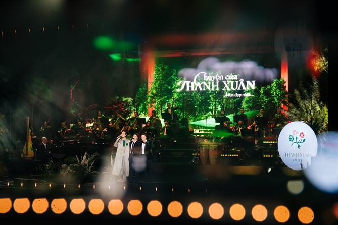 Chuyện của Thanh Xuân lôi cuốn khán giả đến những phút cuối cùng bởi chất lượng nghệ thuật và giá trị cảm xúc khác biệt. Ảnh: Màn kết bùng nổ trong “Chuyện của Thanh Xuân Vol.2” khi Quốc Thiên - Lân Nhã - Hà An Huy cùng hòa giọng trong “Mãi Mãi”.