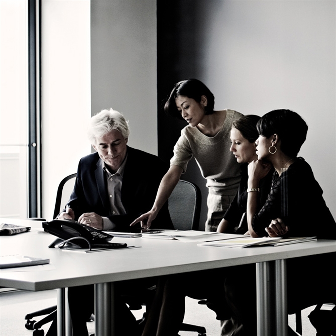 Khi HR trở thành người dẫn dắt chiến lược Theo World Bank (2024), 63% doanh nghiệp trong khu vực gặp khó khăn khi tuyển dụng đúng kỹ năng. Ảnh: