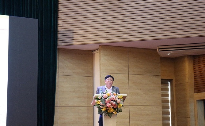 Tăng hiệu quả quản lý Hội và Quỹ xã hội, Quỹ từ thiện trong bối cảnh mới ông Tạ Tấn, Phó Vụ trưởng Vụ Tổ chức phi Chính phủ, Bộ Nội vụ đã trình bày chuyên đề “Đánh giá tình hình tổ chức và hoạt động của các hội, quỹ; tóm tắt chủ chương của Đảng, quy định của pháp luật về chính quyền địa phương 02 cấp trong lĩnh vực hội, quỹ xã hội, quỹ từ thiện; một số nội dung dự thảo Nghị định thay thế Nghị định số 93/2019/NĐ-CP của Chính phủ về tổ chức, hoạt động của quỹ xã hội, quỹ từ thiện và Nghị định số 136/2024/NĐ-CP về quỹ”