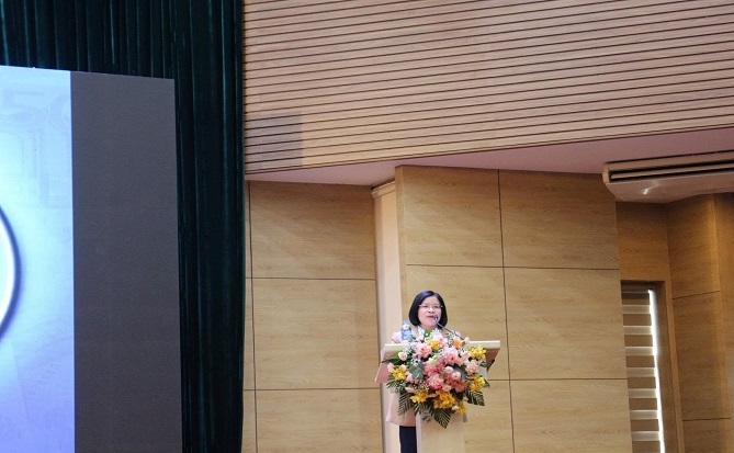 Tăng hiệu quả quản lý Hội và Quỹ xã hội, Quỹ từ thiện trong bối cảnh mới Bà Nguyễn Thị Minh Thơ, Phó Cục trưởng Cục Phòng, chống rửa tiền thuộc Cơ quan Thanh tra giám sát ngân hàng, Ngân hàng Nhà nước Việt Nam trình bày chuyên đề “Hướng dẫn công tác phòng, chống rửa tiền và tài trợ khủng bố”