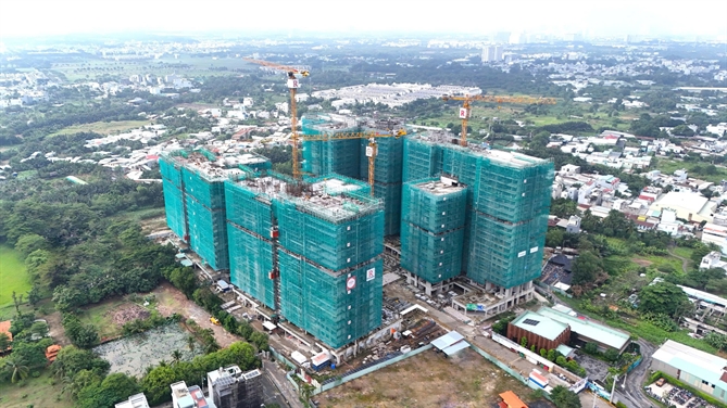 Elysian Với nền tảng pháp lý vững vàng, tiến độ thi công Elysian luôn được đảm bảo đúng cam kết với khách hàng. Ảnh chup thực tế công trường vào tháng 10/25 vừa qua