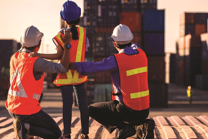 Cơ hội mở rộng trong chuỗi cung ứng toàn cầu cũng đồng thời đặt ra thách thức lớn cho ngành logistics tại Việt Nam. Ảnh: Shutterstock.com.