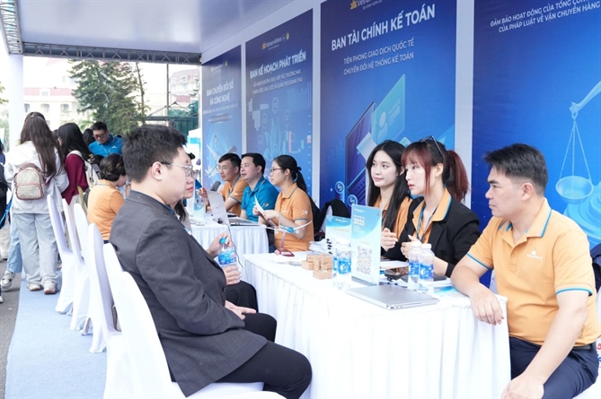 Vietnam Airlines tổ chức thành công Ngày hội việc làm 2025 lần đầu tiên