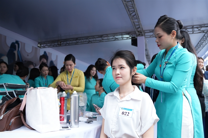 Bạn Gia Bảo, sinh viên năm nhất Trường Đại học Kinh tế Quốc dân hào hứng tham gia chương trình