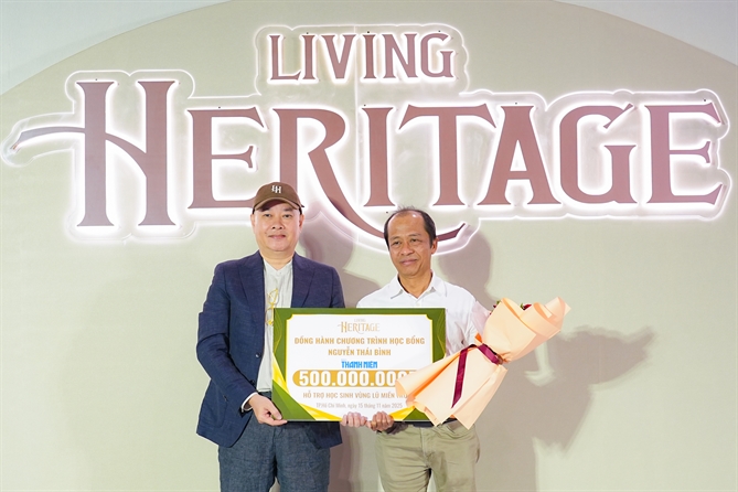  Living Heritage Foundation đã đồng hành cùng Báo Thanh Niên, đóng góp 500 triệu đồng vào quỹ học bổng Nguyễn Thái Bình nhằm tiếp sức cho học sinh miền Trung vượt qua khó khăn sau thiên tai.