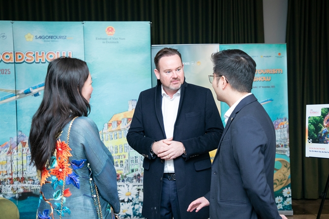 Tại Chương trình Xúc tiến Du lịch Việt Nam - châu Âu, Vietnam Airlines làm việc với các đối tác du lịch - hàng không, khẳng định vai trò cầu nối thúc đẩy lượng khách hai chiều