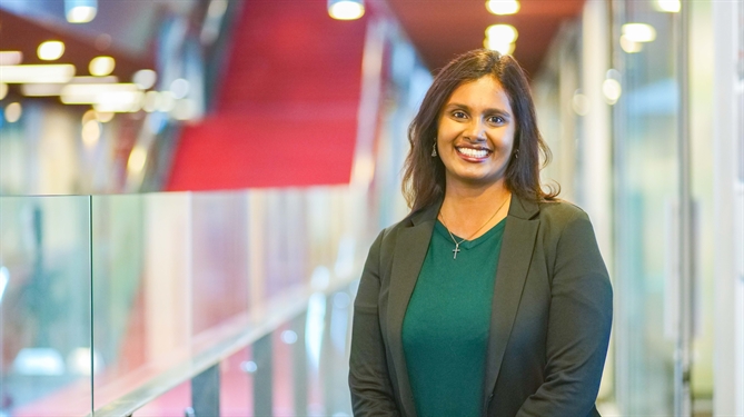 Tiến sĩ Daisy Kanagasapapathy, Phó chủ nhiệm bộ môn Quản trị du lịch và khách sạn, Đại học RMIT Việt Nam. Ảnh: RMIT Việt Nam.