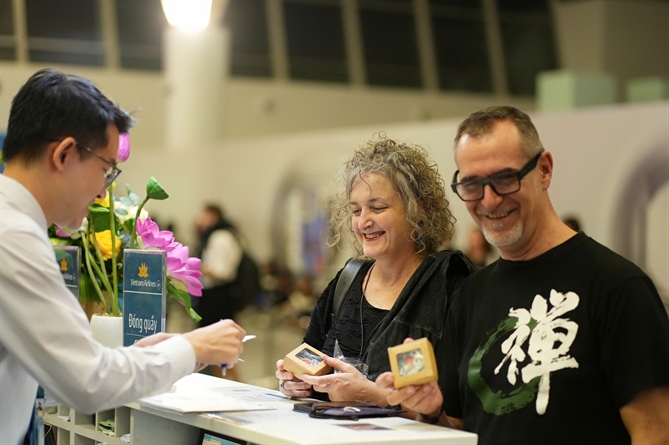 Những vị khách nước ngoài đầu tiên trên chuyến bay khai trương đường bay thẳng HAN - CEB