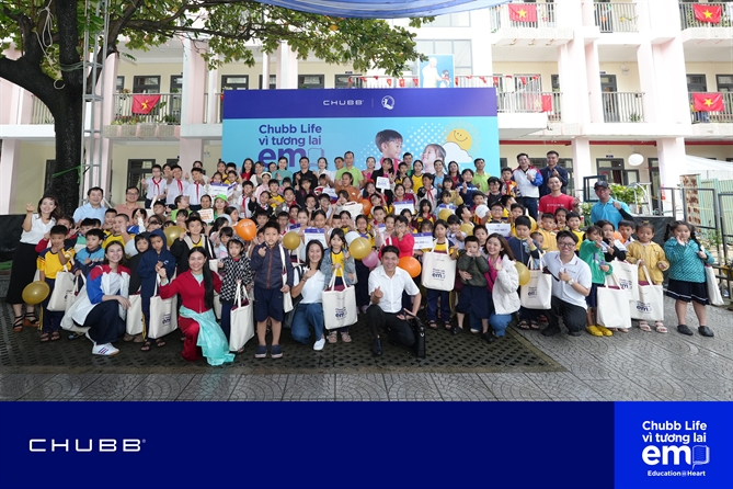 Chubb Life Việt Nam trao hàng trăm suất học bổng và quà học tập đến các em nhỏ, tiếp tục lan tỏa tinh thần của chương trình “Vì Tương Lai Em” đến cộng đồng địa phương.