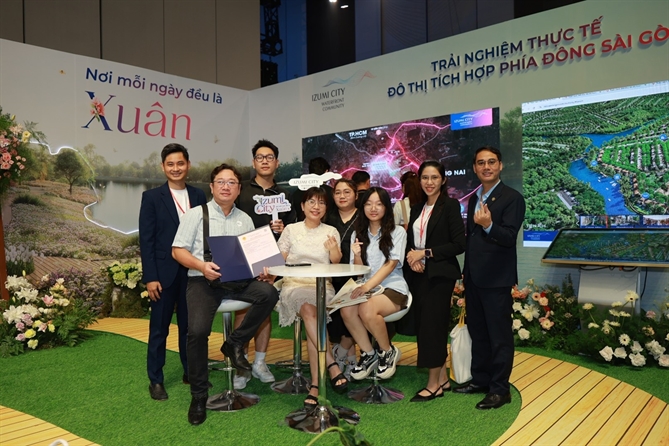 Sức nóng Nam Long Journey 2025 vượt kỳ vọng: Khẳng định sức hút của mô hình đô thị tích hợp Thiết kế theo chủ đề “Nơi mỗi ngày đều là Xuân”, khu vực trải nghiệm Izumi City rực rỡ, đa sắc màu thu hút ánh nhìn của khách tham dự.