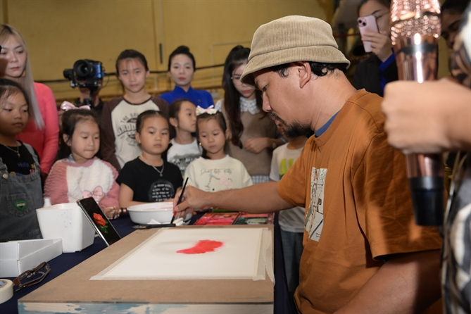 My cam trong suong - Khep lai hanh trinh 30 ngay sang tac