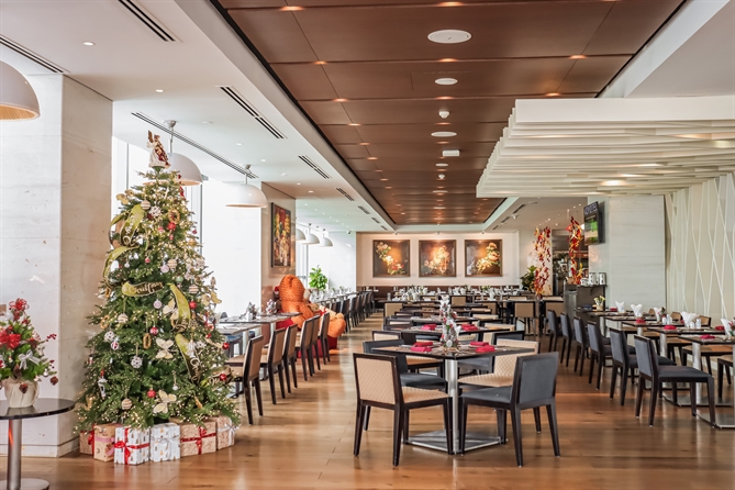 Don Giang sinh va Giao thua ruc ro cung dai tiec hai san tai Novotel Saigon Centre