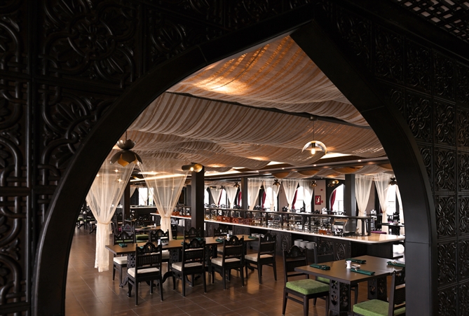 Sảnh buffet REVERANGA tôn vinh văn hóa Champa tại tầng 4 là phòng tiệc theo chủ đề lý tưởng cho các đoàn MICE quốc tế.