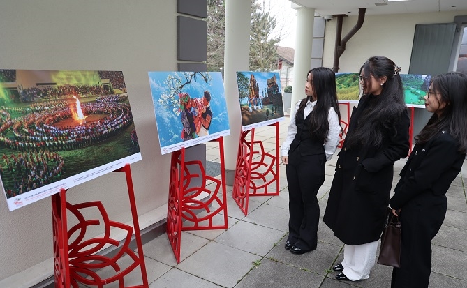 Không gian văn hoá Việt thu hút nhiều khách tham quan