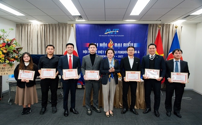 Đại hội Đại biểu Hội Người Việt Nam tại Fukuoka lần thứ IV, nhiệm kỳ 2025–2027 Khen thưởng những cá nhân