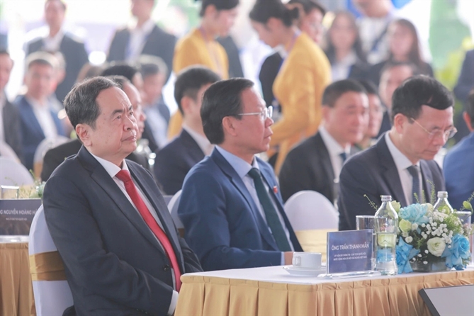 Liên danh Đại Quang Minh - Văn Phú - MIK Group - Thaco - T&T Group - Hòa Phát khởi công Dự án đầu tư xây dựng Trục đại lộ cảnh quan sông Hồng Ủy viên Bộ Chính trị, Chủ tịch Quốc hội Trần Thanh Mẫn cùng các đại biểu tham dự buổi lễ