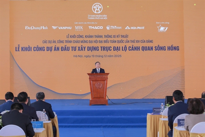 Liên danh Đại Quang Minh - Văn Phú - MIK Group - Thaco - T&T Group - Hòa Phát khởi công Dự án đầu tư xây dựng Trục đại lộ cảnh quan sông Hồng Chủ tịch UBND thành phố Hà Nội Vũ Đại Thắng phát biểu tại buổi lễ: Thành phố Hà Nội cam kết sẽ tập trung chỉ đạo quyết liệt, phối hợp chặt chẽ với các bộ, ngành Trung ương và các đơn vị liên quan; bảo đảm triển khai dự án đúng tiến độ, chất lượng, hiệu quả; tuân thủ nghiêm các quy định của pháp luật; đặc biệt coi trọng quyền và lợi ích hợp pháp, chính đáng của nhân dân trong vùng dự án.