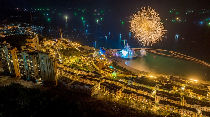 Nhiều cơ sở lưu trú tại Thị trấn Hoàng Hôn thường xuyên trong tình trạng cháy phòng. Ảnh: Ánh Dương.