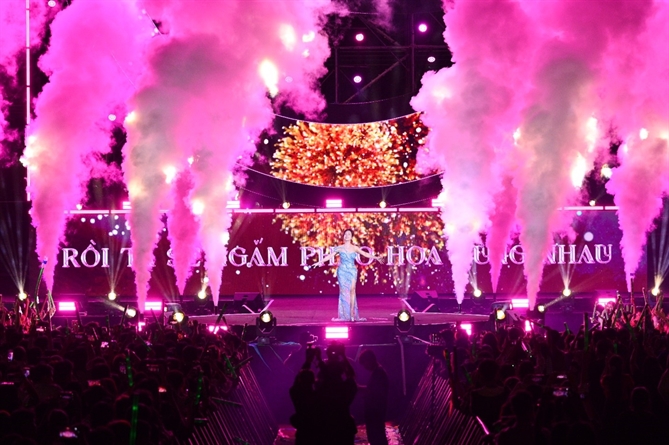 Chào năm mới giữa xanh tươi tại đại nhạc hội Countdown 2026 khắp ba miền của Ecopark Uyên Linh mang những ca khúc ấm áp chào đón năm mới cùng cư dân, du khách Eco Retreat Countdown