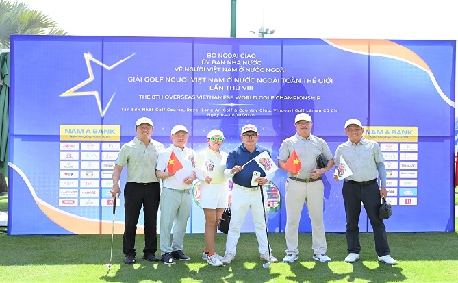 Kiều bào tham dự giải Golf