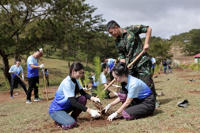 Nâng tầm năng lực - Vững vàng Bứt phá Trên nền tảng nỗ lực dài hạn, SASCO được vinh danh “Ngôi sao CSI” và duy trì chuỗi thành tích 10 năm liên tiếp trong Top 10 Doanh nghiệp Phát triển bền vững Việt Nam.