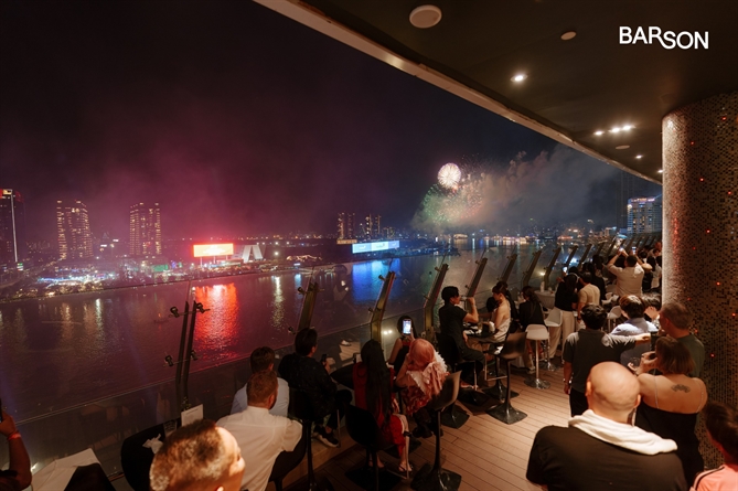 Nghỉ dưỡng đầy phong cách đón Tết Bính Ngọ tại Le Méridien Saigon Tầm nhìn ngắm pháo hoa tại Tầng 9 - khách sạn Le Méridien Saigon