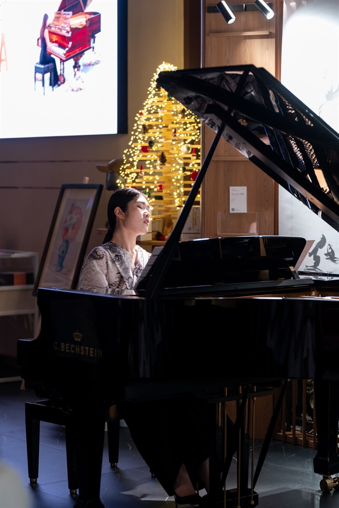 Nghệ sĩ piano trẻ Hồ Khánh Vân là một trong những tài năng triển vọng nhất của thế hệ của cô và trong làng nhạc cổ điển Việt Nam hiện tại.