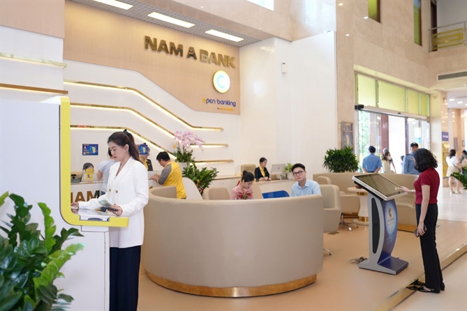 Nam A Bank tăng trưởng quy mô vượt trội trong năm 2025 Khách hàng giao dịch tại Nam A Bank