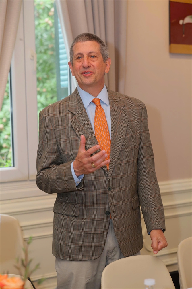 Giáo sư Danh dự Andrew K. Rose