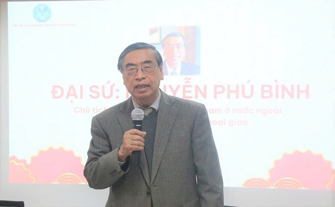 Đại sứ Nguyễn Phú Bình, Chủ tịch Hội Liên lạc với người Việt Nam ở nước ngoài phát biểu khai mạc hội nghị