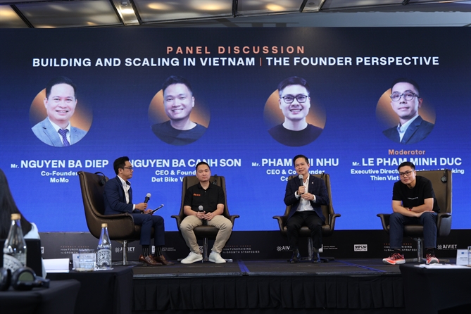 Các diễn giả nhấn mạnh nhấn mạnh tầm quan trọng của việc xây dựng hệ sinh thái, tối ưu hóa chuỗi cung ứng nội địa và khả năng bản địa hóa sản phẩm. Ảnh: TL. 