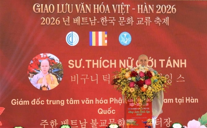 Ni sư Thích Nữ Giới Tánh, Giám đốc Trung tâm Văn hóa Phật giáo Việt Nam tại Hàn Quốc phát biểu tại chương trình