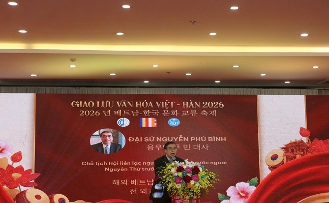 Đại sứ Nguyễn Phú Bình, Chủ tịch Hội Liên lạc với người Việt Nam ở nước ngoài phát biểu tại chương trình