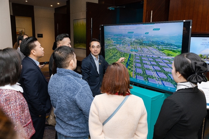 Dòng vốn phía Bắc và “tọa độ” đầu tư mới tại cửa ngõ Tây TP.HCM Đông đảo nhà đầu tư quan tâm đến dự án LA Home