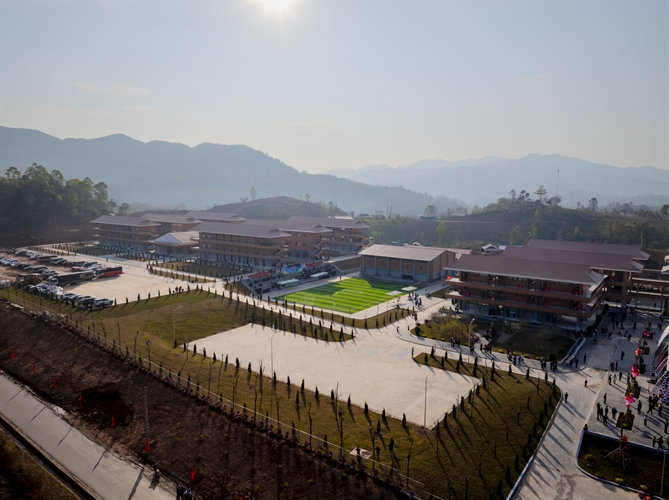 Trường liên cấp Si Pa Phìn là trường học đầu tiên về đích trong chủ trương đầu tư xây dựng 248 trường học cho các xã biên giới. Ảnh: Ánh Dương