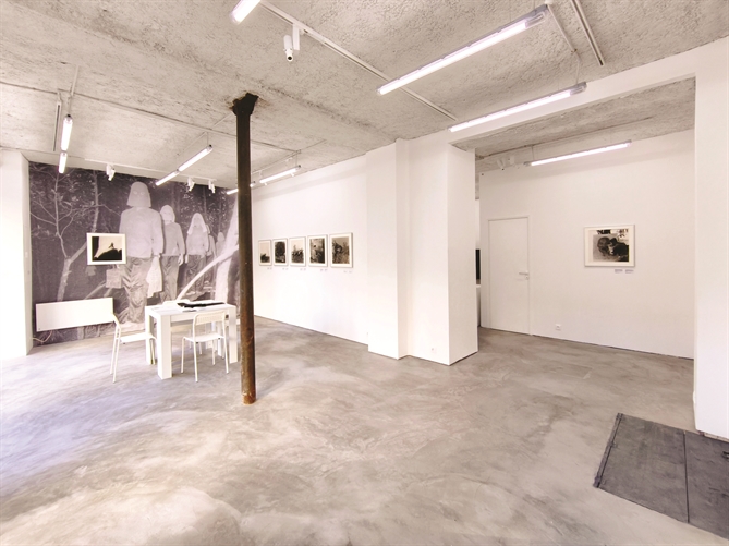 Mangrove Theatre: The Wartime Photography  của Võ An Khánh, đồng tổ chức với Dogma Collection (Vietnam) tại Galerie Bao, Paris năm 2025.