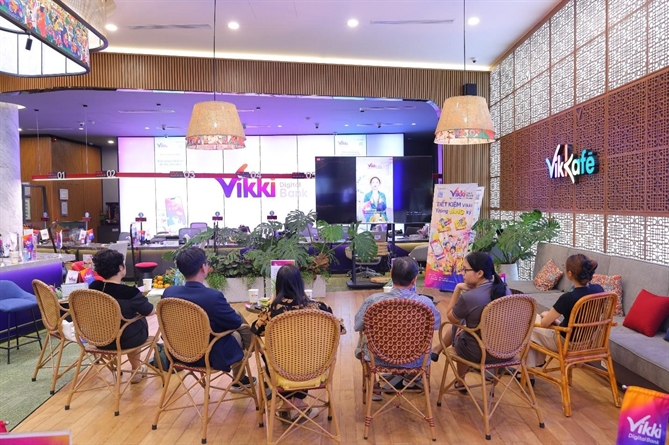 Không gian Vikkafe tại Phòng giao dịch Ngân hàng số Vikki là điểm chạm trực tiếp, giúp khách hàng yên tâm hơn khi trao đổi và sắp xếp kế hoạch tài chính.