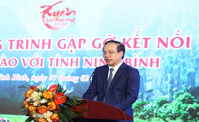 Ông Đặng Thanh Sơn, Ủy viên Ban Thường vụ Tỉnh ủy, Phó Chủ tịch UBND Tỉnh Ninh Bình giới thiệu về Tỉnh Ninh Bình