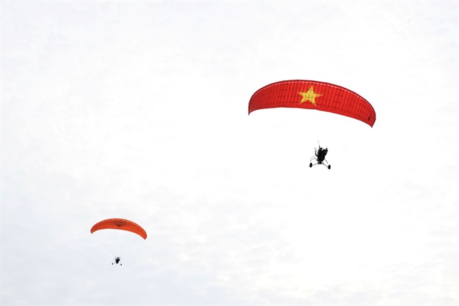 Lễ hội khinh khí cầu và dù lượn lần đầu xuất hiện trong khuôn khổ lễ hội xuân