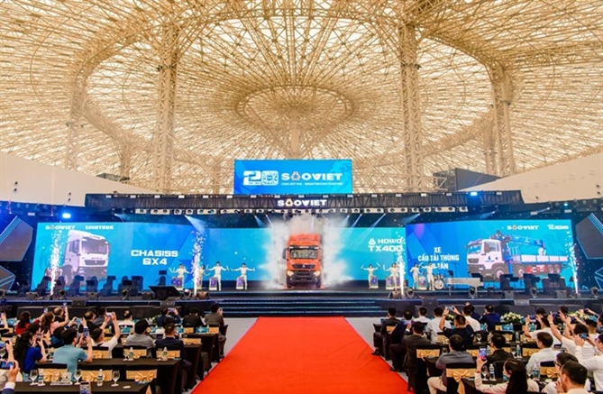 Keymoment ra mắt sản phẩm mới tại sân khấu trong nhà