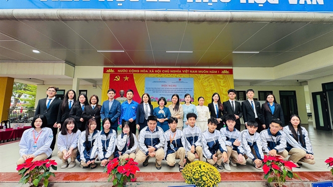 Sự hiện diện của Đoàn Thanh viên xã Bát Tràng, Văn phòng Luật sư Hà Lan và Cộng sự và Trung tâm GDNN-GDTX Gia Lâm trại hội nghị tuyên truyền pháp luật về bầu cử