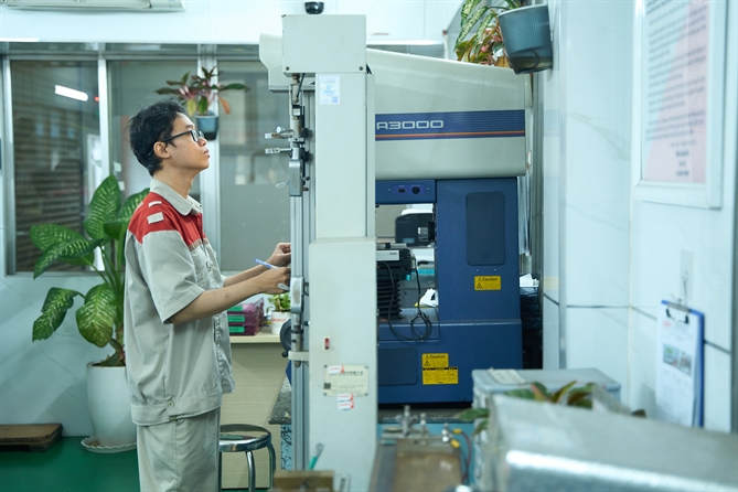 CADIVI đưa chuẩn an toàn châu Âu vào dây điện dân dụng tại Việt Nam CADIVI đầu tư hệ thống máy móc hiện đại phục vụ hoạt động sản xuất và kiểm soát chất lượng dây cáp điện.