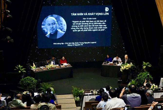 Trung Nguyên Legend liên tục sáng tạo và phụng sự cộng đồng trên Hành trình 30 năm phát triển Các sáng kiến bảo tồn, phát huy giá trị cà phê và văn hóa cà phê Việt Nam được Trung Nguyên Legend chia sẻ tại diễn đàn quốc tế “Chuỗi giá trị ngành công nghiệp cà phê toàn cầu - phát triển toàn cầu, địa phương và bền vững”.